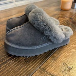 UGG slippers Size 7